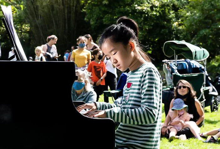 Free things to do in san francisco this summer with kids: flower piano 