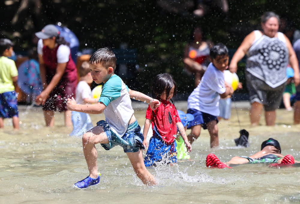Find plenty of ways to stay cool in Boston with our Beat the Heat List! Frog Pond Spray Pool photo by John Wilcox, for the Mayor's Office of Boston. © All rights reserved.