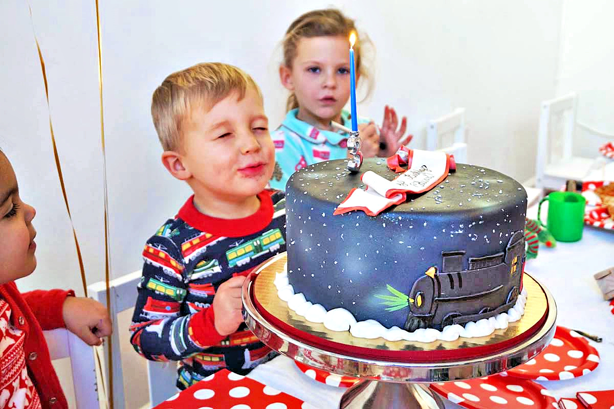  Little Lovage helps plan custom themes for indoor party magic.