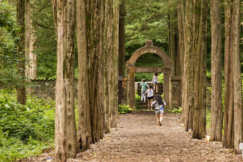 41 Free Things To Do in Westchester with Kids Roam the the cedar walk and gardens at Caramoor for a free, fun outing. Photo by Gabe Palacio